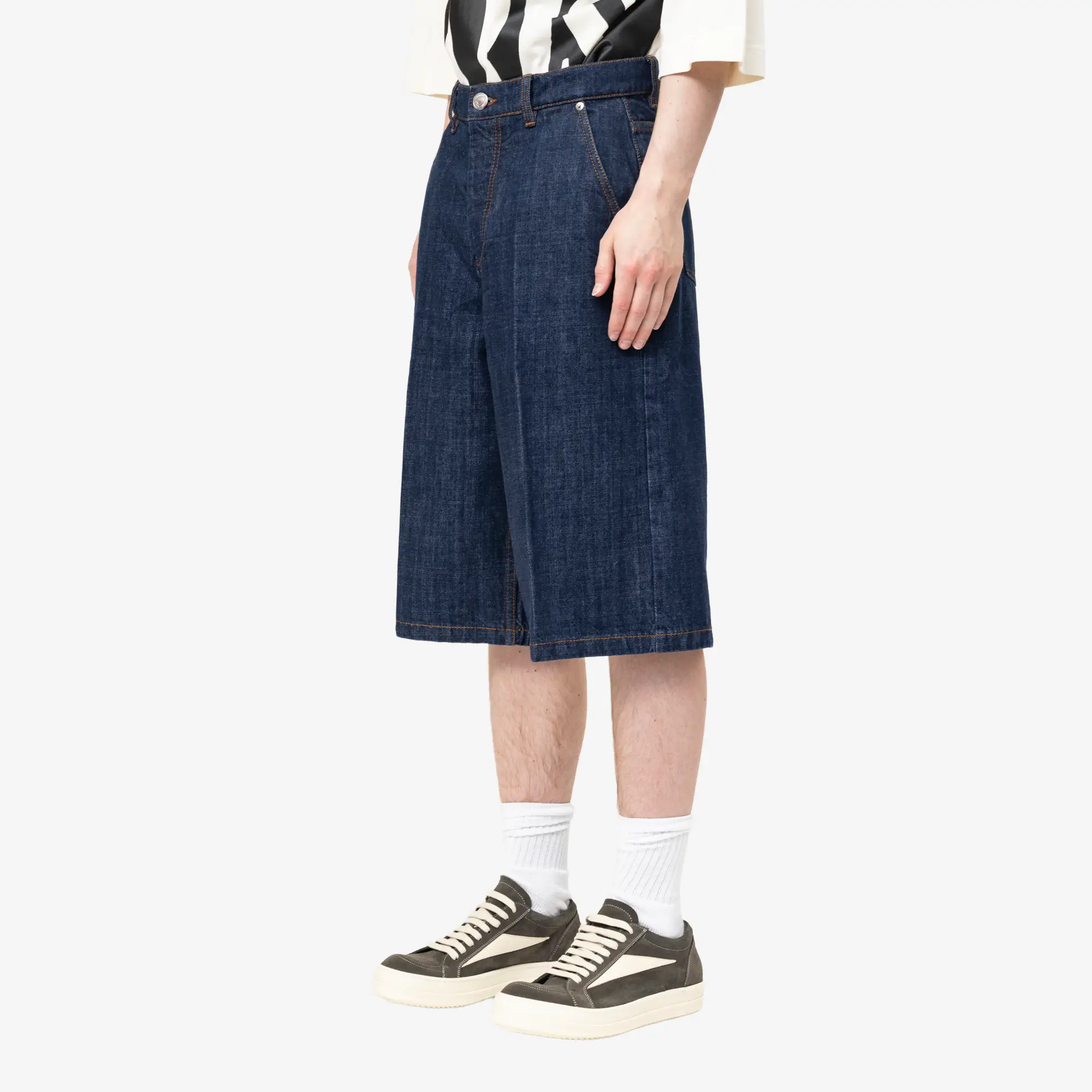Loose Bermuda Shorts - Image 3