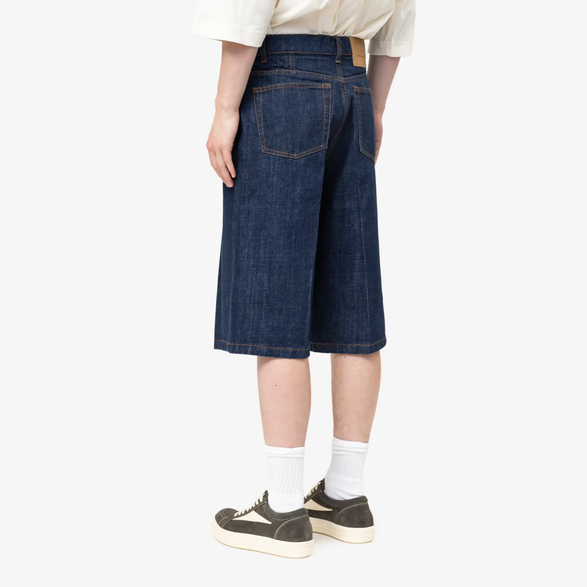Loose Bermuda Shorts - Image 4