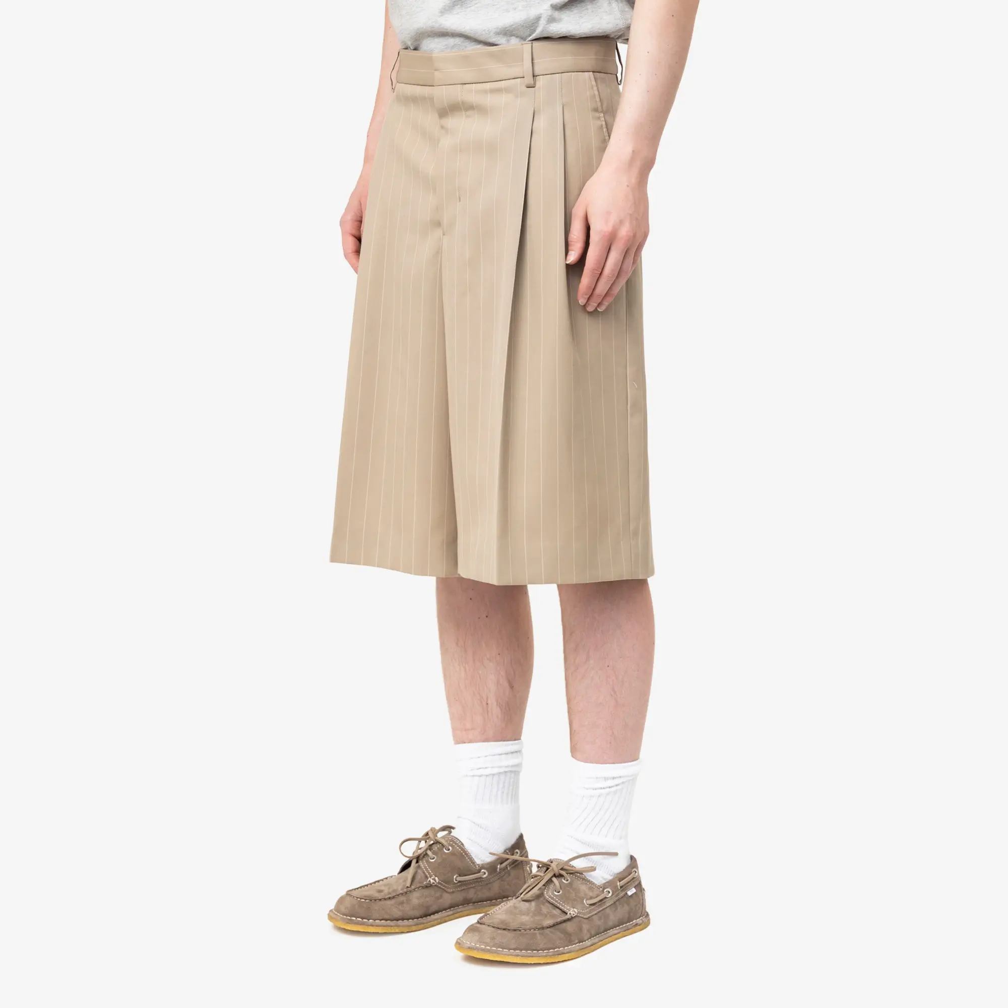 Pleated Low Waist Wide Bermuda Shorts - Image 3