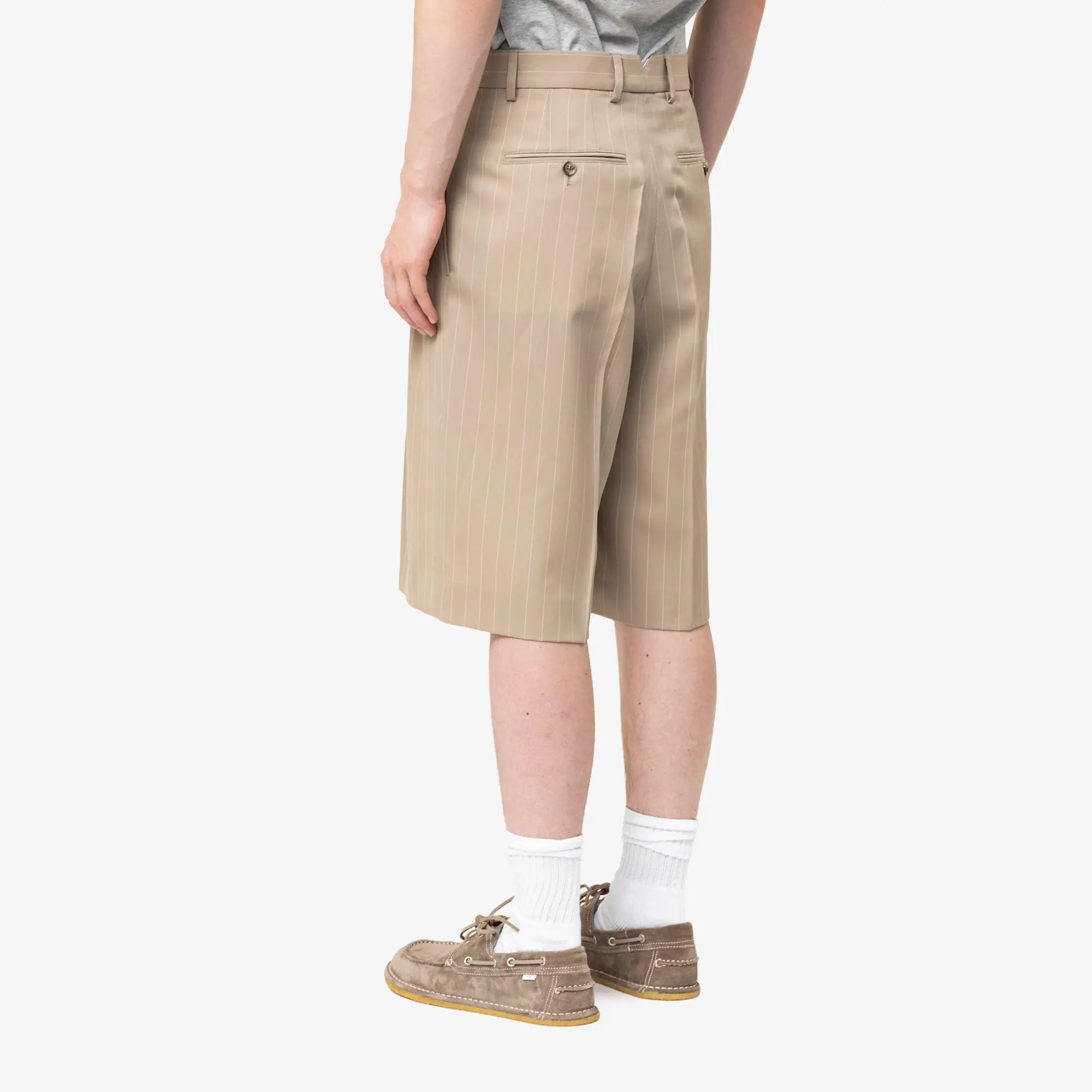 Pleated Low Waist Wide Bermuda Shorts - Image 4