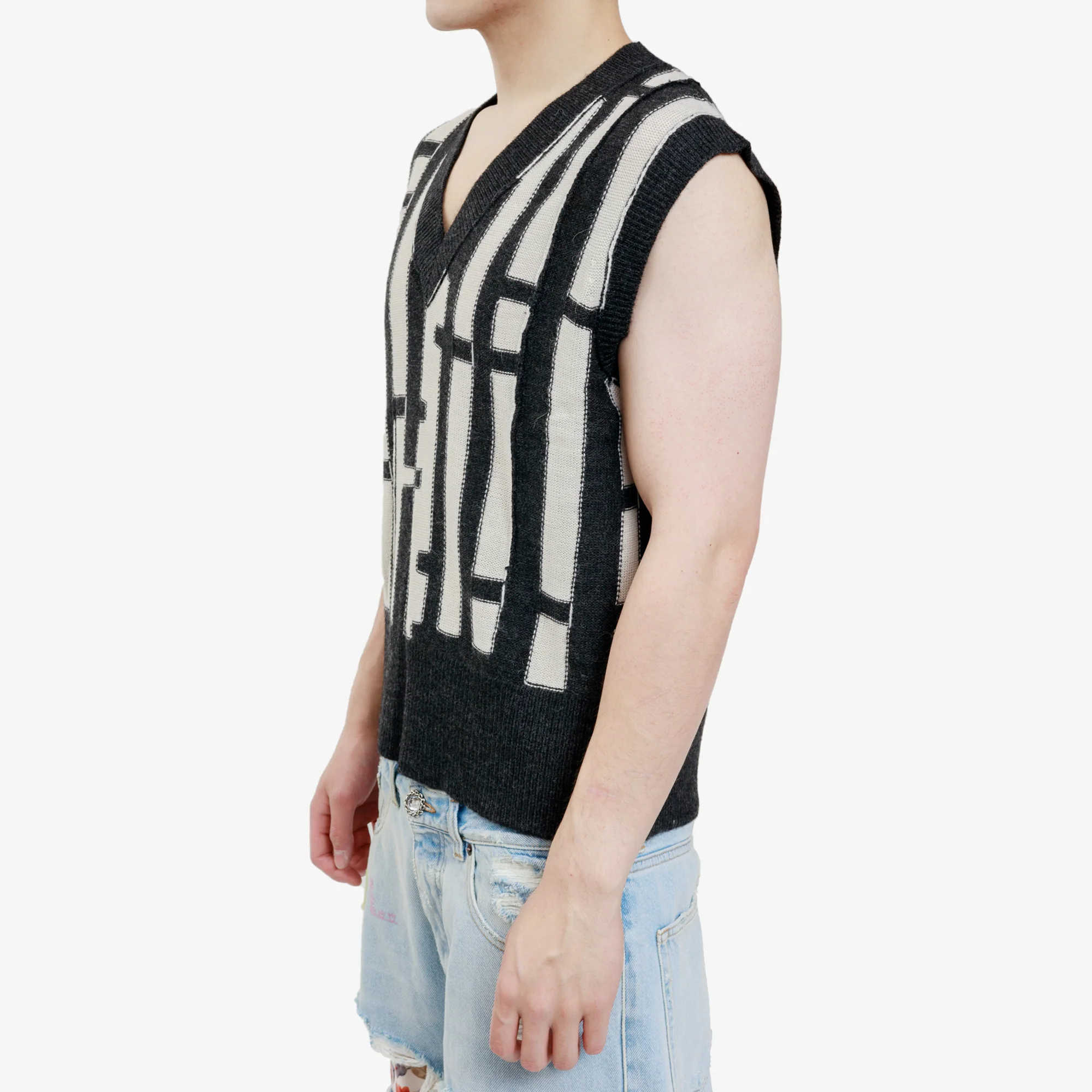 Distorted Relaxed Tank - Image 3