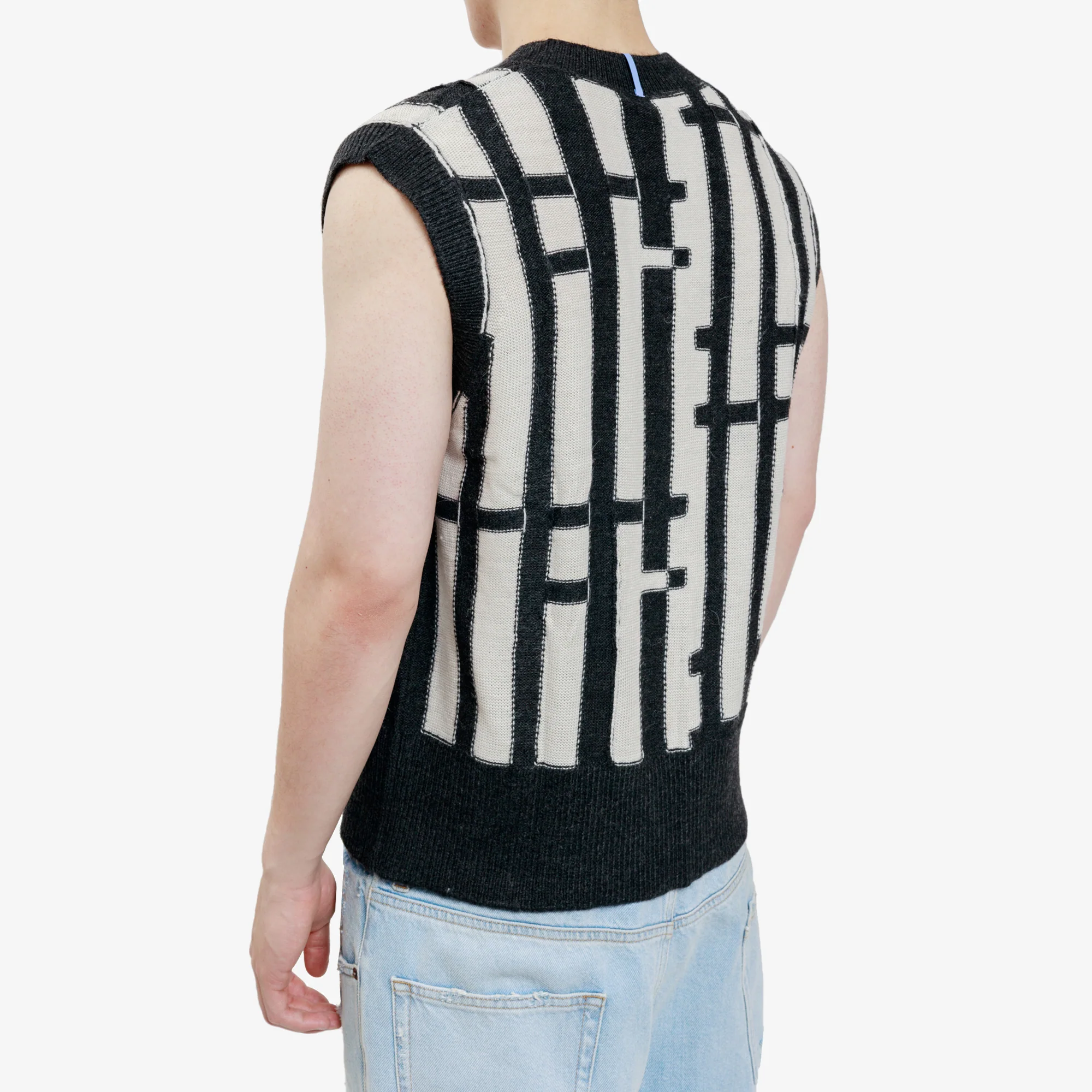 Distorted Relaxed Tank - Image 4